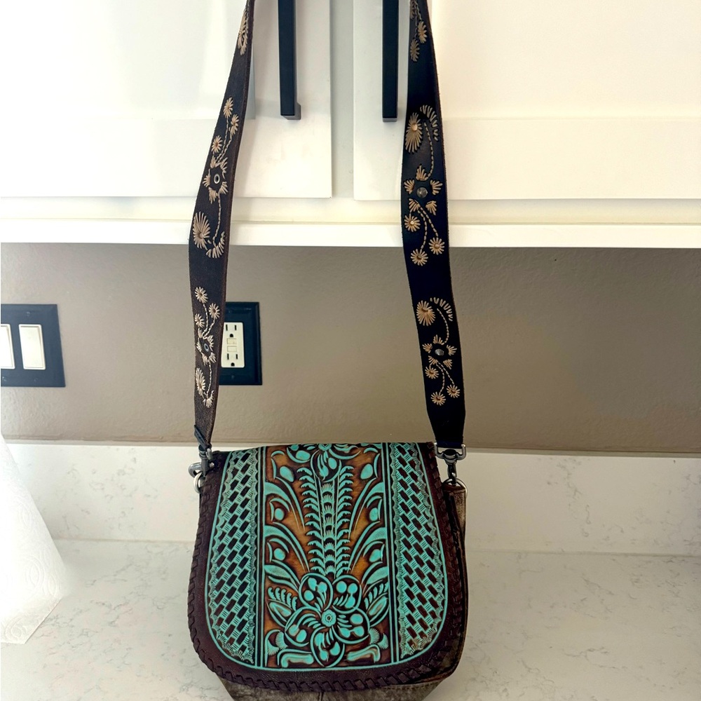Patricia Nash crossbody bag . Great condition.